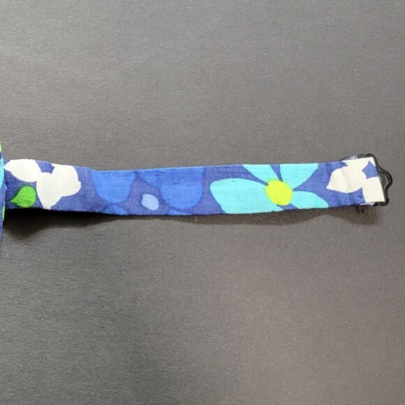 Handmade bow tie with blue floral design - Picture 3 of 4